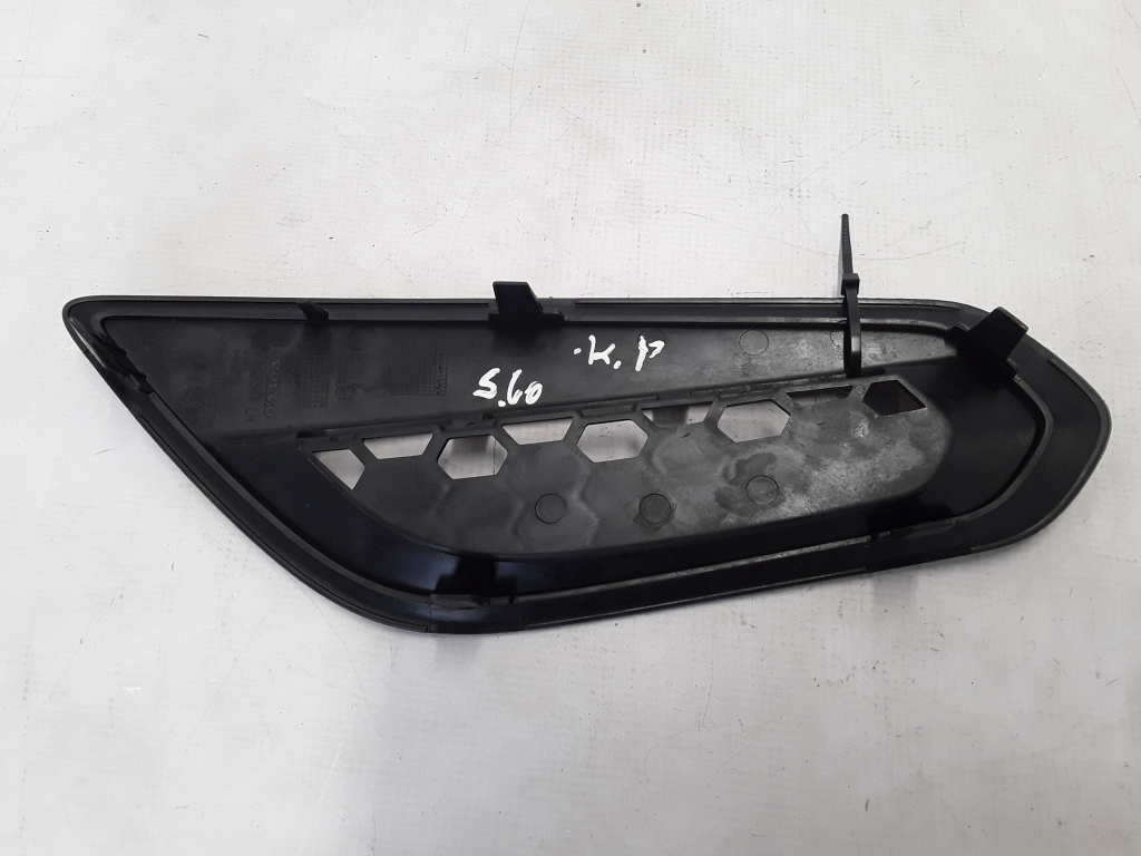 VOLVO V60 1 generation (2010-2020) Calandre avant gauche 31294129 20983039