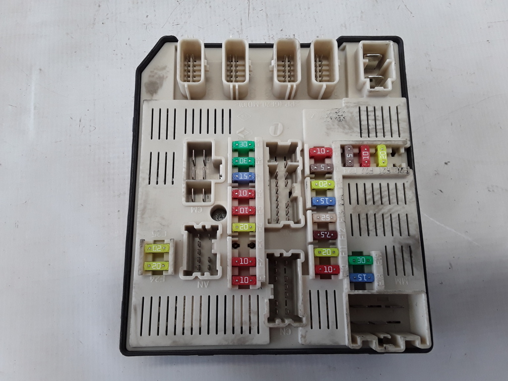 RENAULT Megane 3 generation (2008-2020) Fuse box 284B68372R 20983035