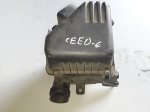 Hyundai i30 (2007–2011) Luftfiltergehäuse 281101H250