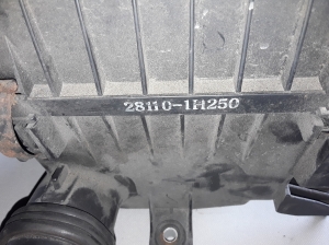 Hyundai i30 (2007–2011) Luftfiltergehäuse 281101H250 - 3