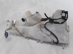 VOLVO V50 (2004–2012) Front washer fluid reservoir 31253149 - 4