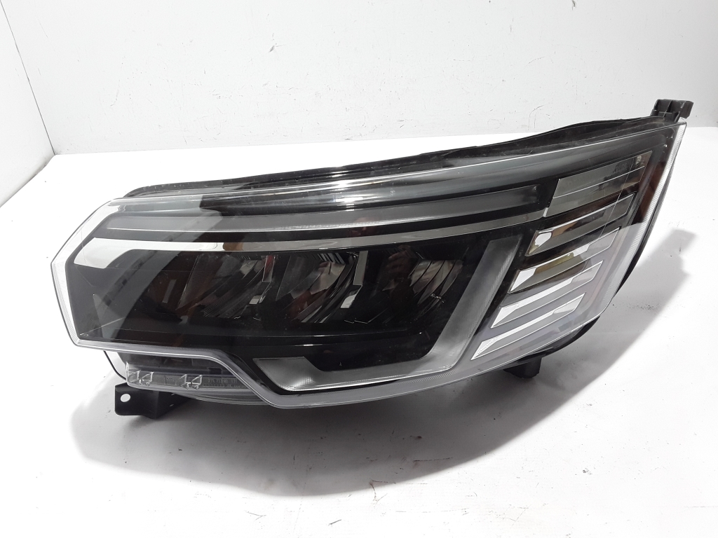 Used RENAULT Trafic Headlights 260601790R