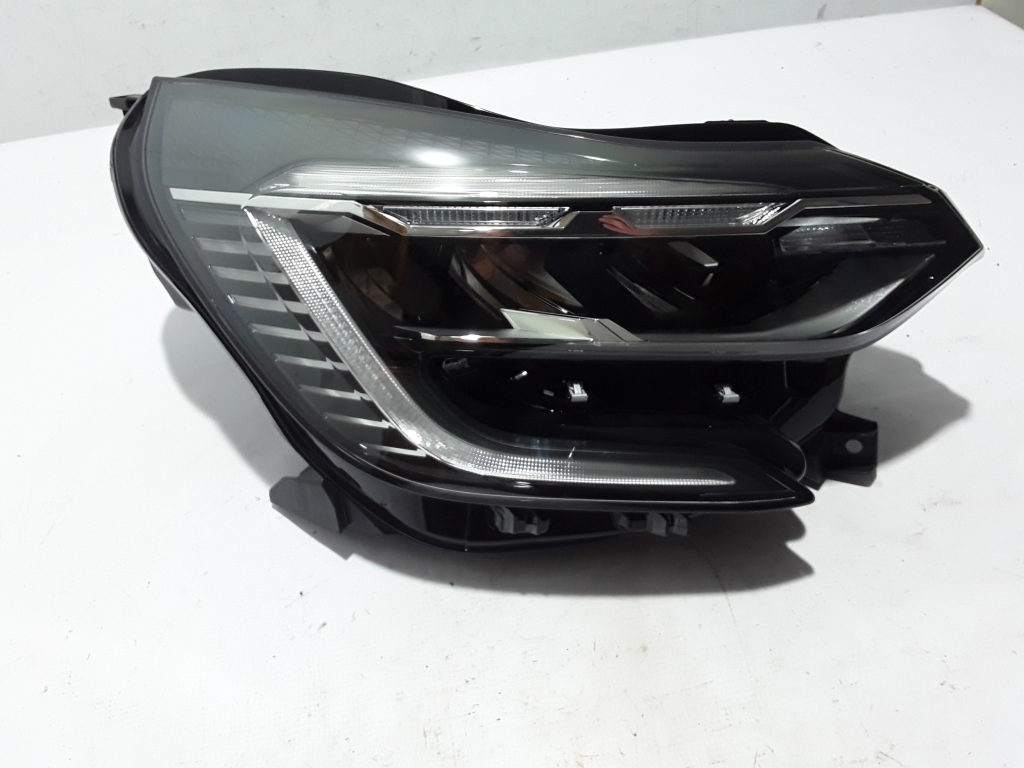 Used RENAULT Captur Headlights 260104525R