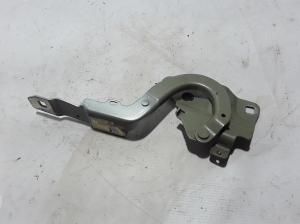  Engine cover hinge 