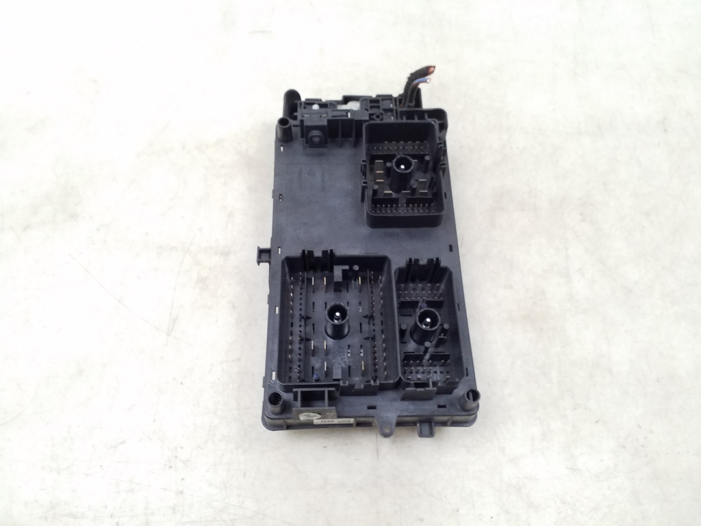 OPEL Insignia A (2008-2016) Fuse box 13275882 24956134