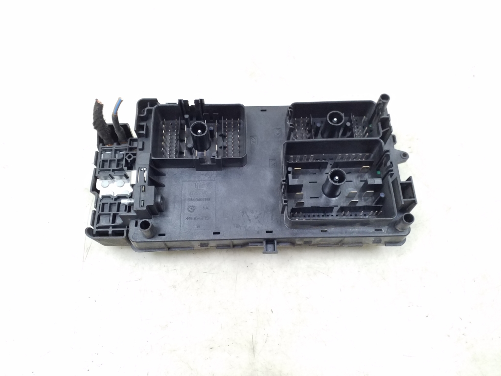 OPEL Insignia A (2008-2016) Fuse box 13275882 24956134