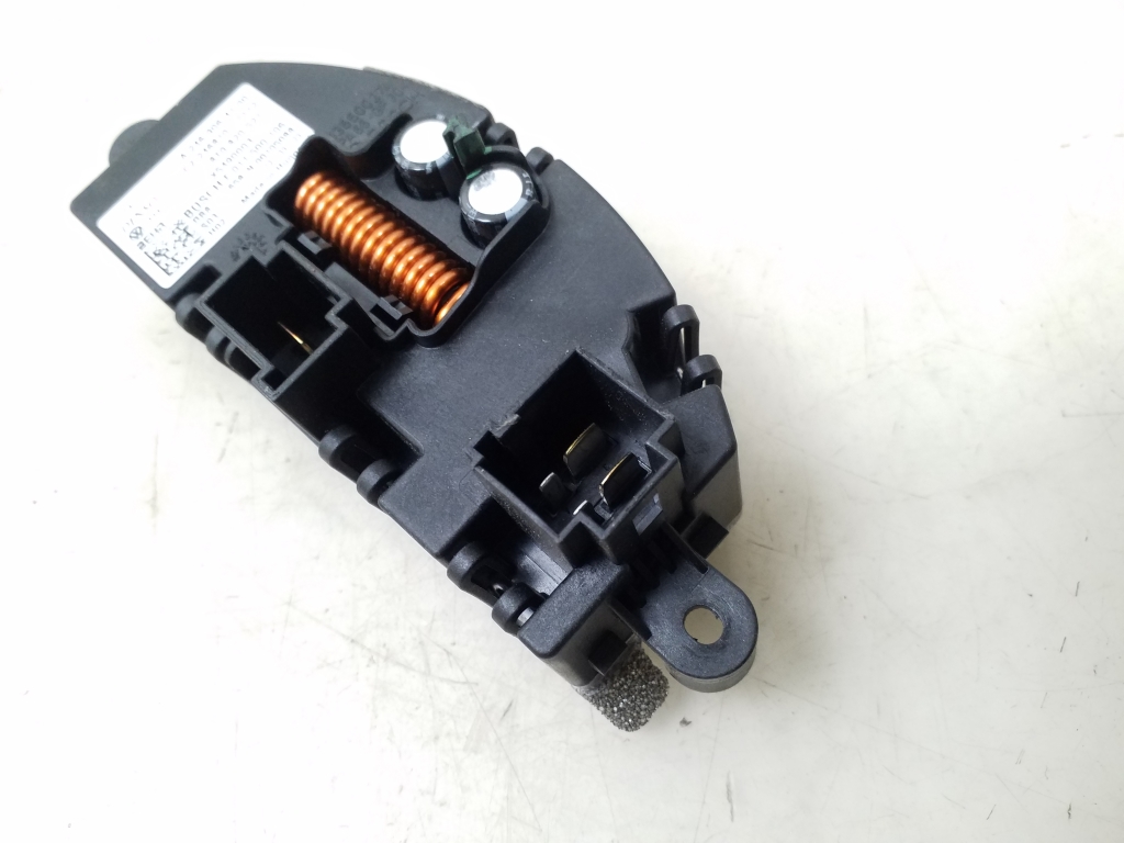 AUDI A4 B8/8K (2011-2016) Rezistor încălzitor interior 8T0820521 24956032