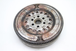  Clutch flywheel 