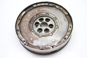  Clutch flywheel 