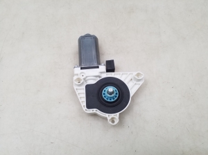 Volkswagen Golf VII (2012–2026) Front door window regulator motor 5Q4959801B - 4