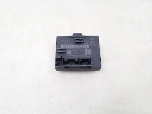 Aizmugurējo sānu durvju vadības bloks - 5Q0959395E