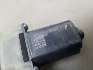 Volkswagen Passat B8 (2014–2023) Hinterer Seitentür-Fensterhebermotor 5Q4959802D - 3