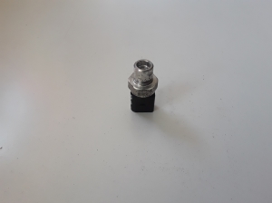 Volkswagen Passat B8 (2014–2023) A/C condenser sensor 5Q0959126A - 2
