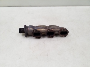  Exhaust manifold 