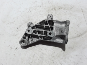  Engine holder 