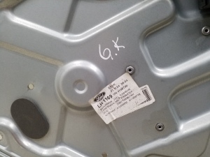 Ford C-MAX (2003–2010) Aizmugurējo sānu durvju logu pacēlājs un tā detaļas 3M51R24995GM - 3