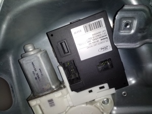 Ford C-MAX (2003–2010) Priekšējo durvju logu pacēlājs un tā daļas 3M51R203A28MR - 4