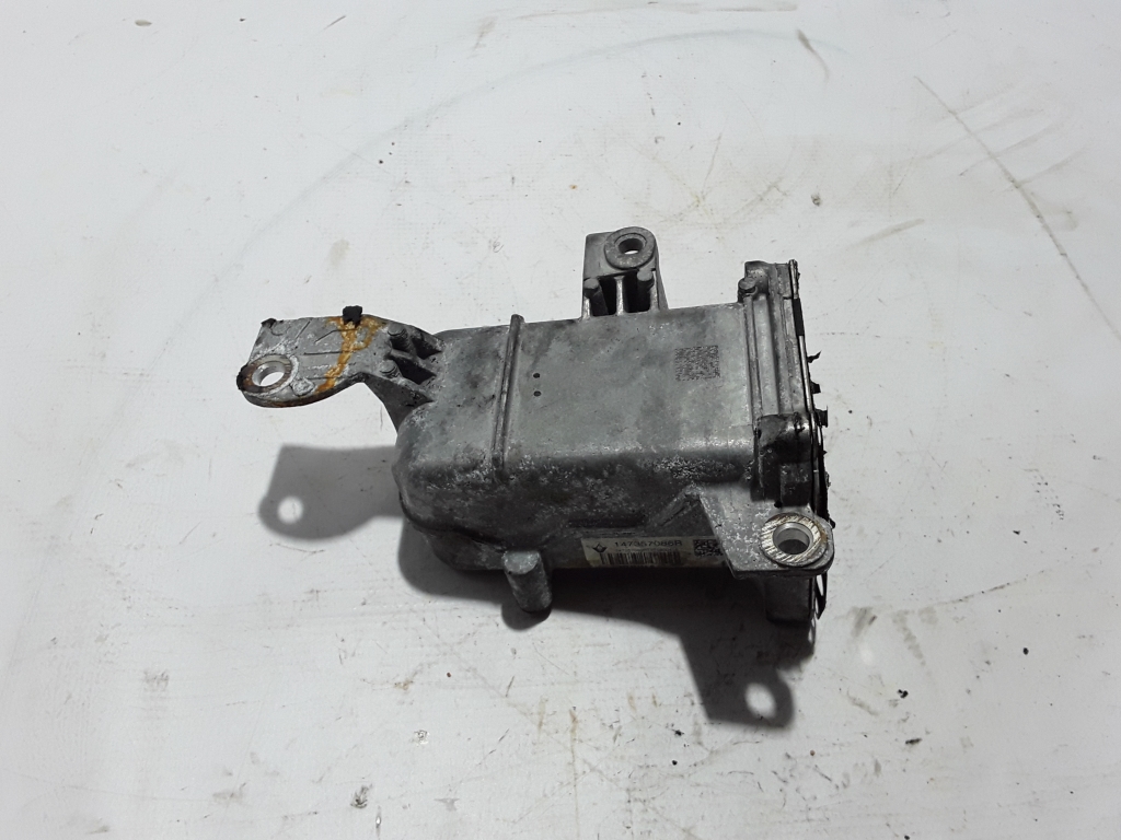Used RENAULT Trafic EGR valve cooler 147357086R