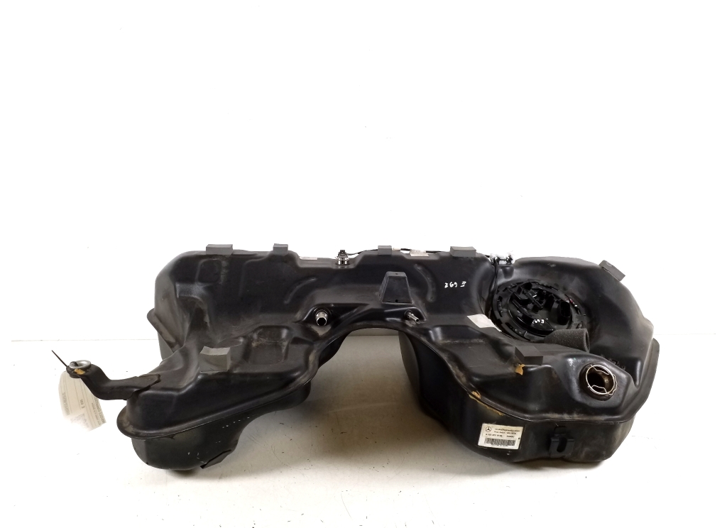 Used Mercedes Benz GLCClass Fuel tank and its parts