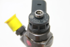  Fuel injector 