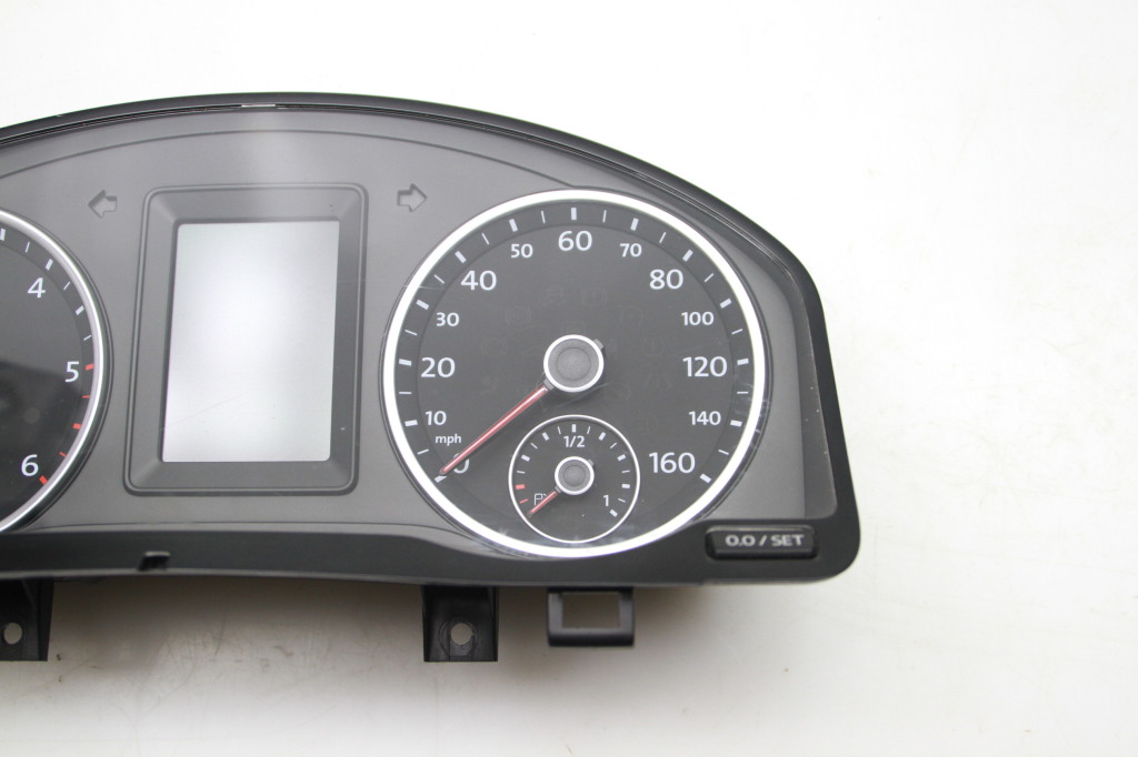 VOLKSWAGEN Tiguan 1 generation (2007-2017) Speedometer 5N0920972A 24866593
