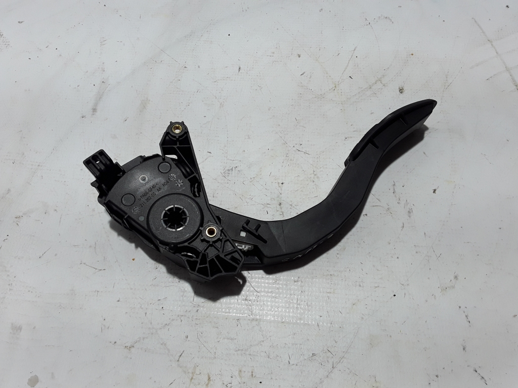 RENAULT Captur 2 generation (2019-2023) Throttle Pedal 180100879R 20995799