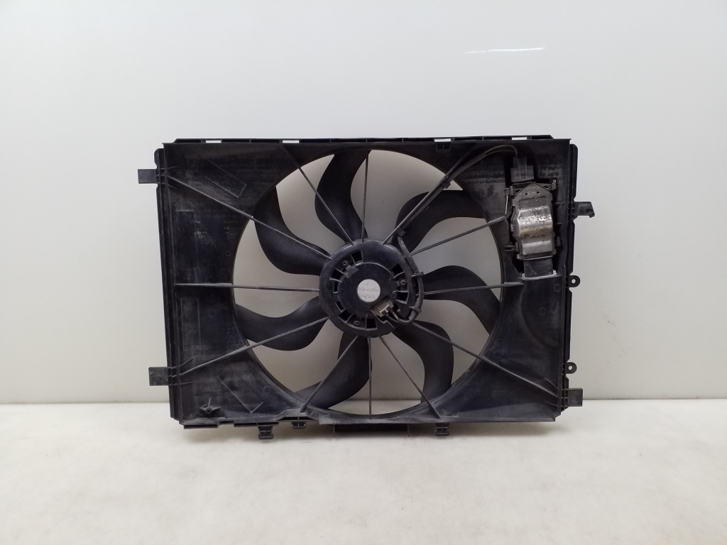 Mercedes Benz CLA-Class W117 (2013–2019) Dzesēšanas ventilators un tā daļas A2465000064 Mercedes Benz CLA-Class W117 (2013–2019) Dzesēšanas ventilators un tā daļas A2465000064