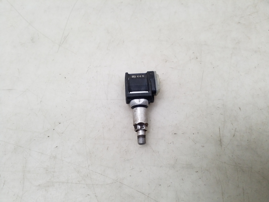 Used Mercedes Benz EClass Tire pressure sensor A0009052102