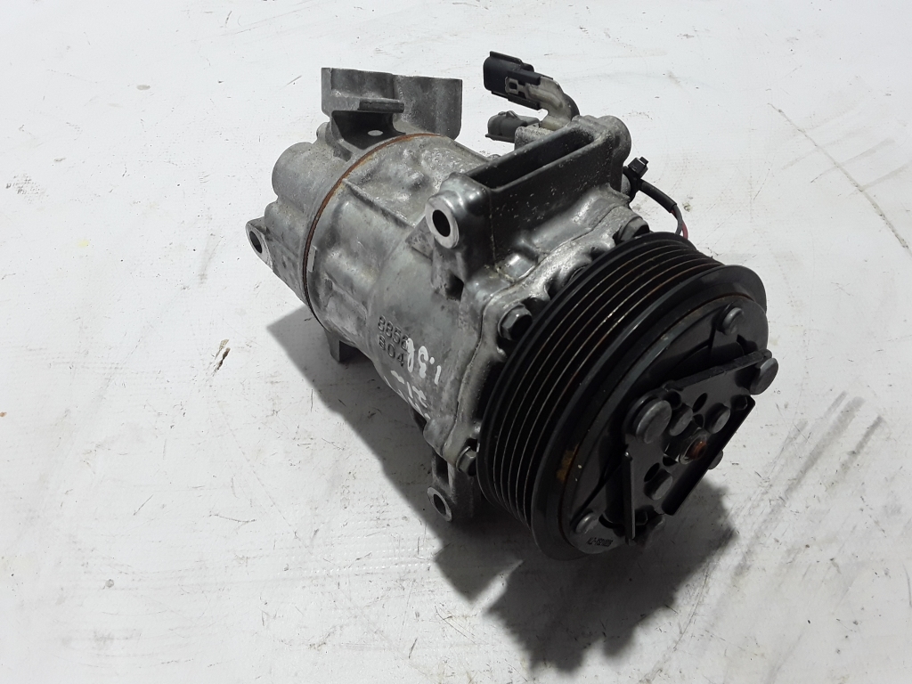 Used RENAULT Captur Air conditioner compressor 926004536R