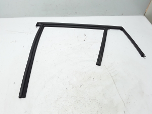   Rear side door sealing rubber 