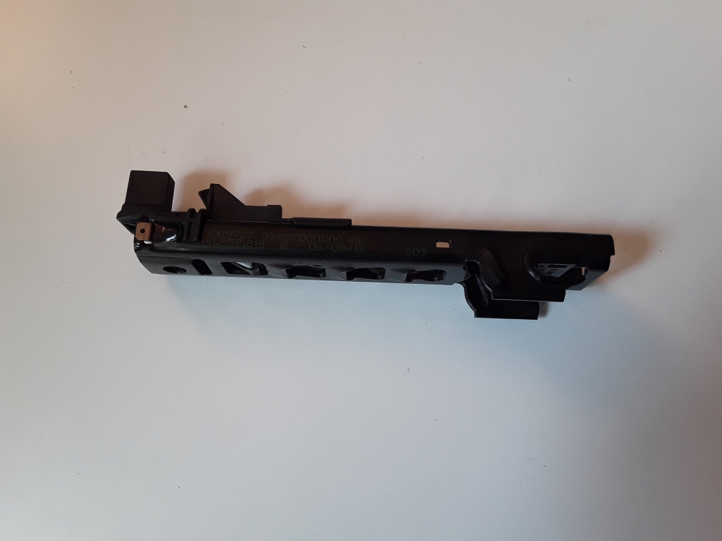 Used Volkswagen Golf Seat belt height adjuster 6V0857819