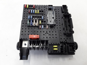  Блок предохранителей в салоне 
