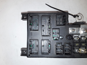 VOLVO V70 II (2000–2007) Interior fuse box 30728008 - 2