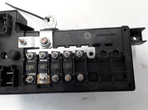 VOLVO V70 II (2000–2007) Interior fuse box 30728008 - 3