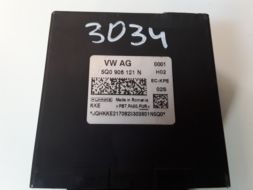 Used Volkswagen Golf Fuel pump control module 5Q0906121N
