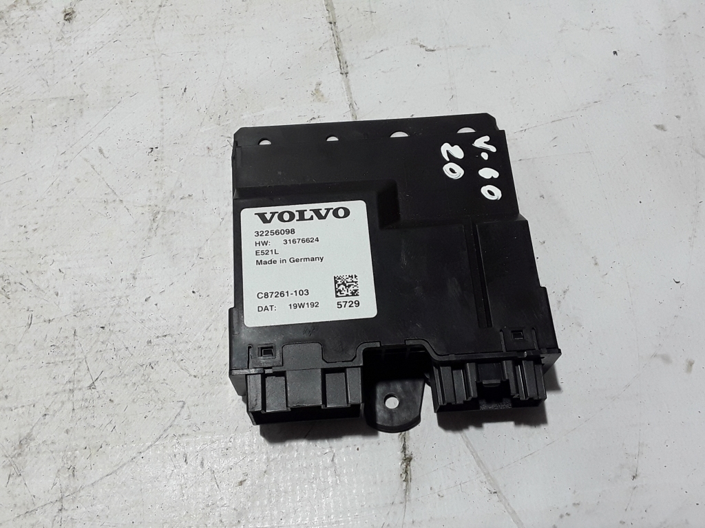 VOLVO V60 2 generation (2018-2023) Unité de commande du couvercle de coffre 32256098 20996545