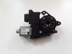   Fensterhebermotor vorne  - 82450J7710 