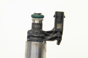  Fuel injector 