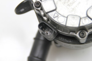 Volkswagen Golf VII (2012–2026) Auxiliary water pump 04L965567 - 4