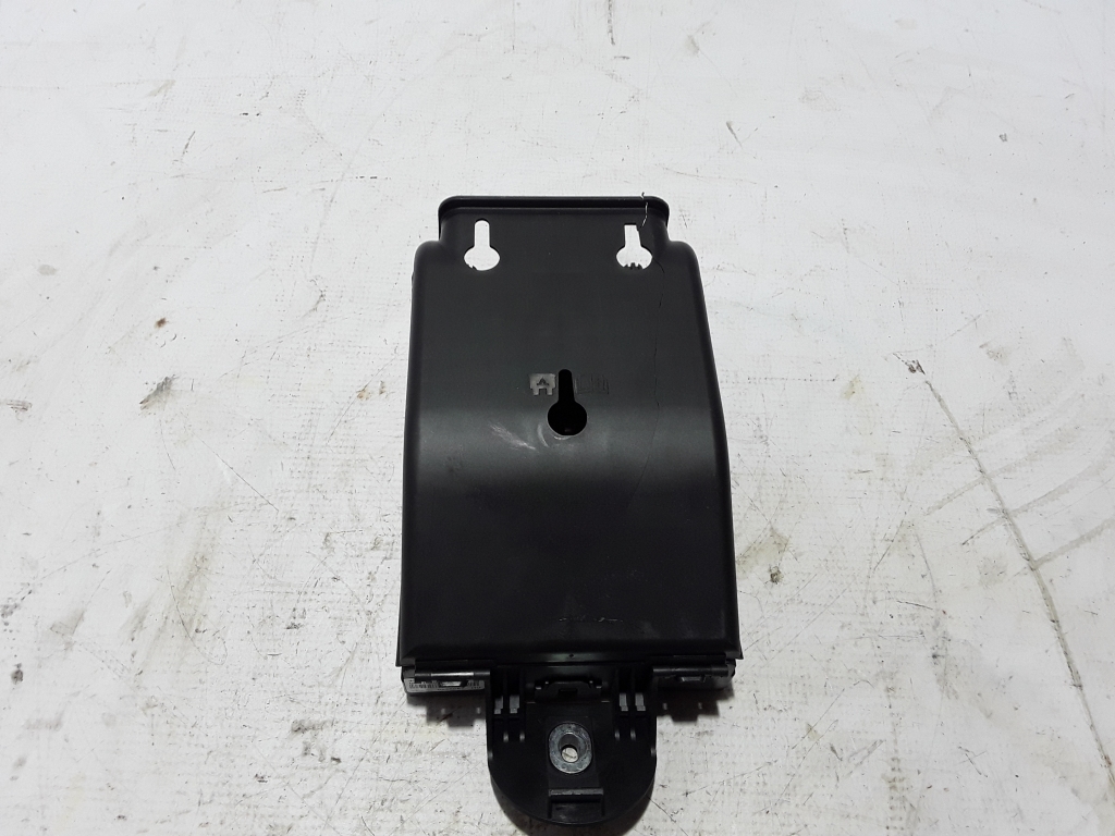 Used VOLVO XC60 Fuse box in the cabin 32209198