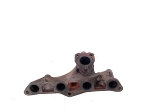  Exhaust manifold 