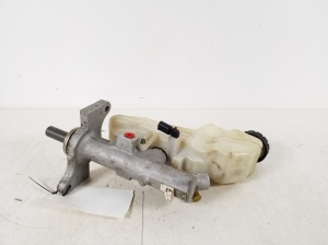  Master cylinder 