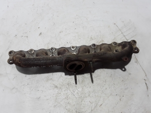  Exhaust manifold 