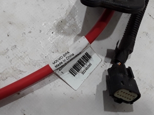  Kabel jest na plus 