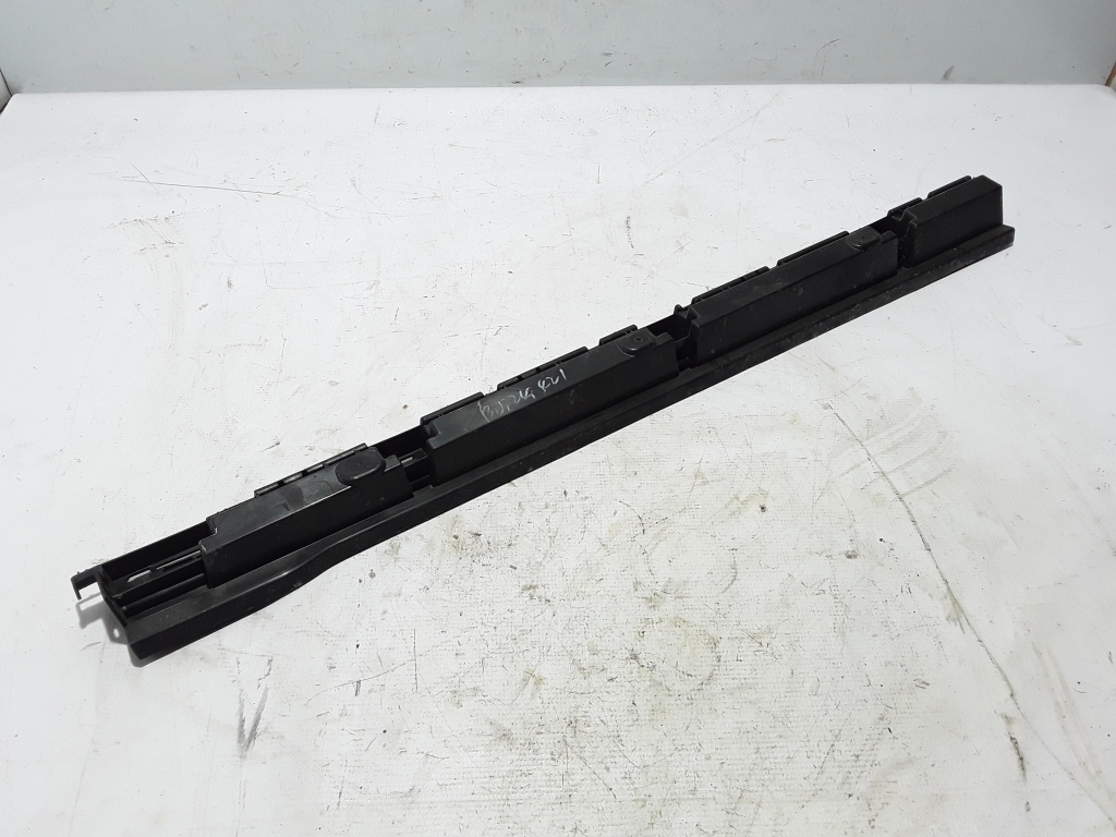 Naudotas VOLVO S90 Išorinės slenksčio apdailos laikiklis 31447323