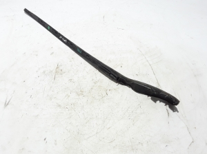  Windscreen strut outer 