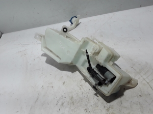  Windscreen washer tank front 