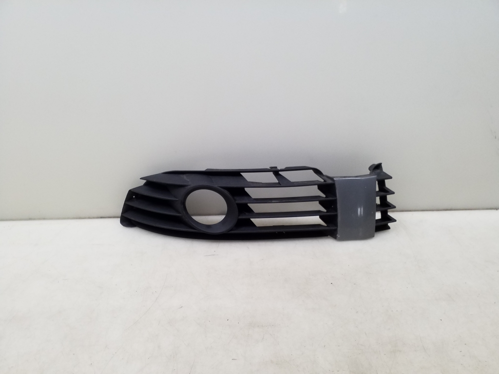Used Volkswagen Passat Front bumper lower grille 380853665L