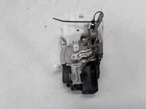 VOLVO V40 (2012–2019) Front door lock 31391824 - 4