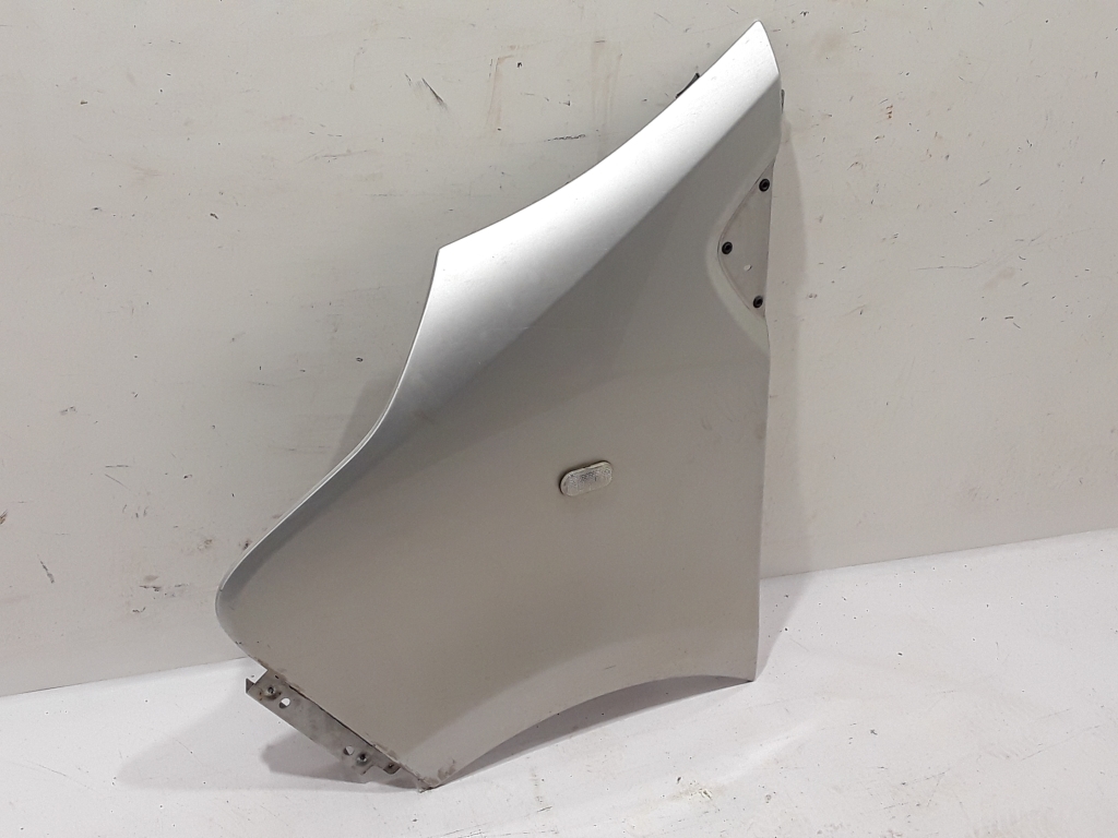 Used RENAULT Trafic Front wing 631016242R